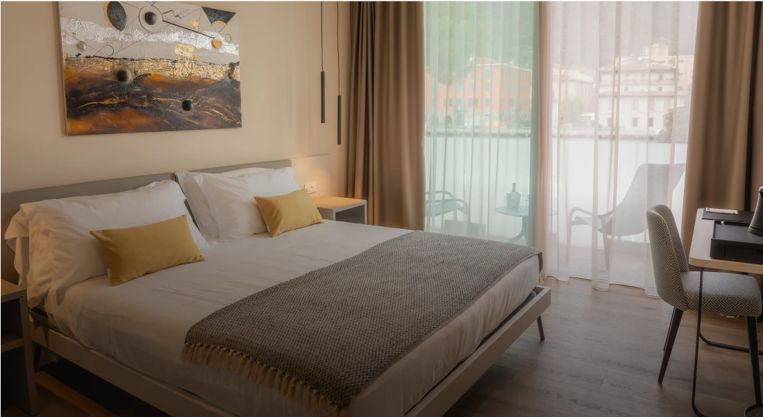 Camera 102 – Aurum